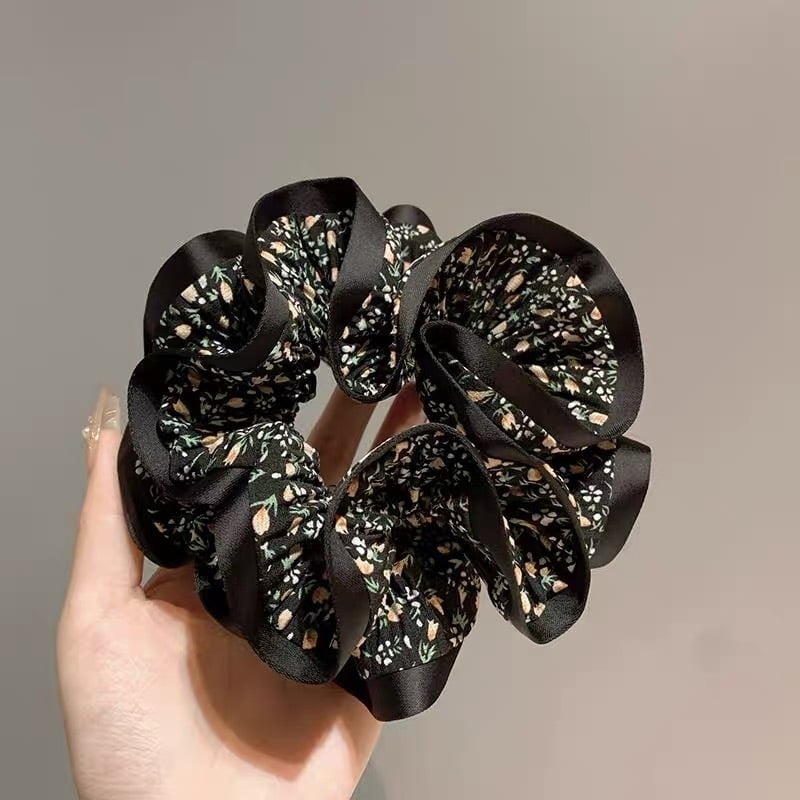 Zelle Scrunchie