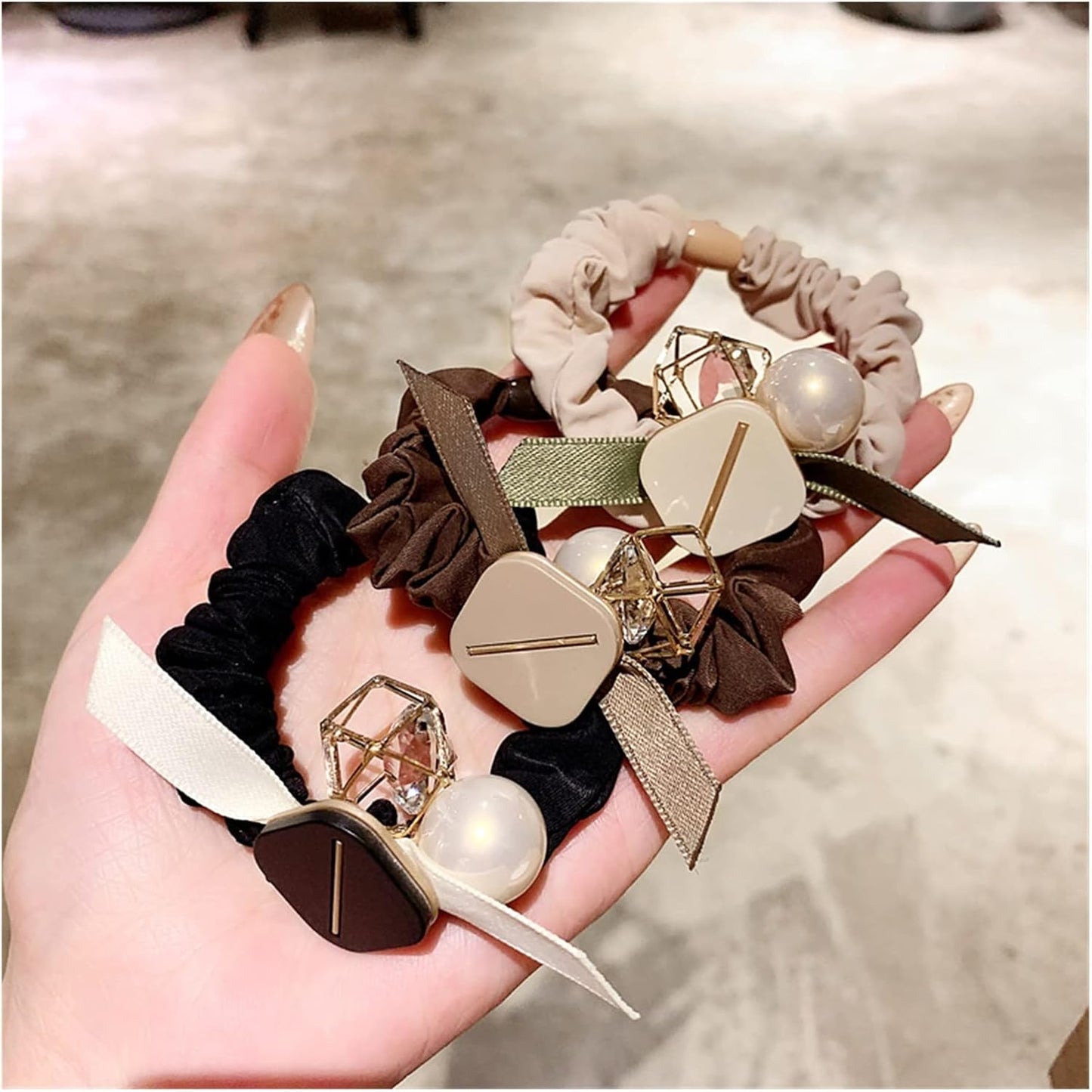 Pearl Whirl Hair Tie