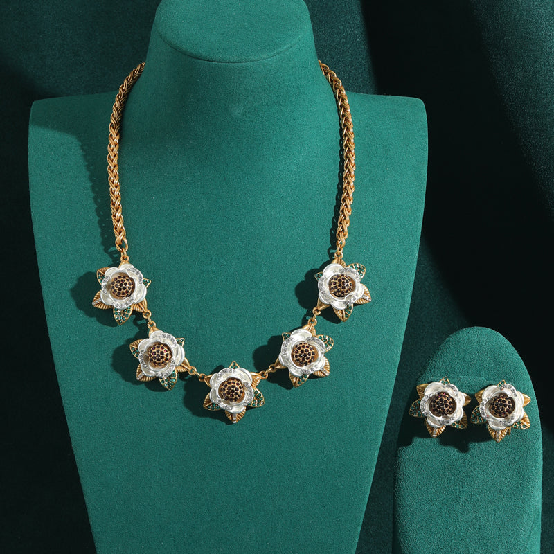 Golden Daisy Antique Necklace
