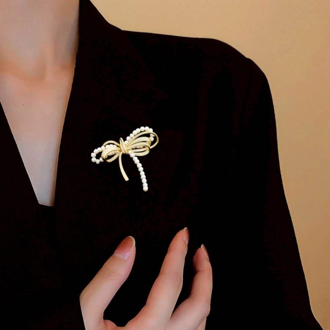 Pearlisse Brooch