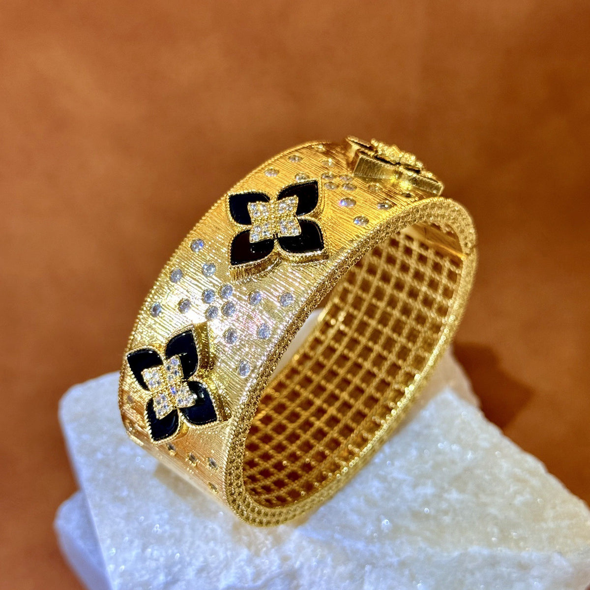 Vespera Enamel Clover Cuff Bracelet (Gold)