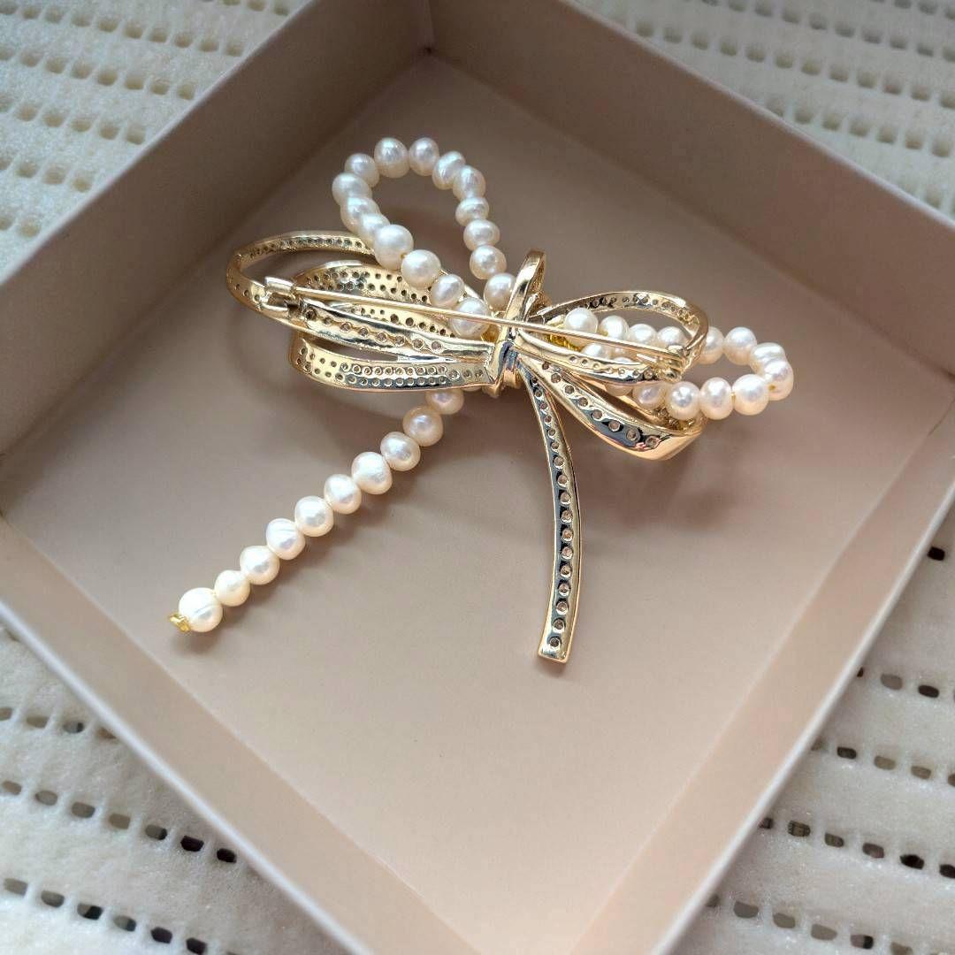 Pearlisse Brooch