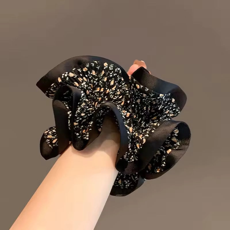 Zelle Scrunchie