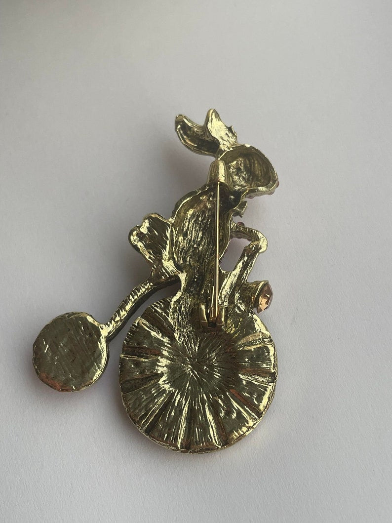 Rosy Spin Brooch