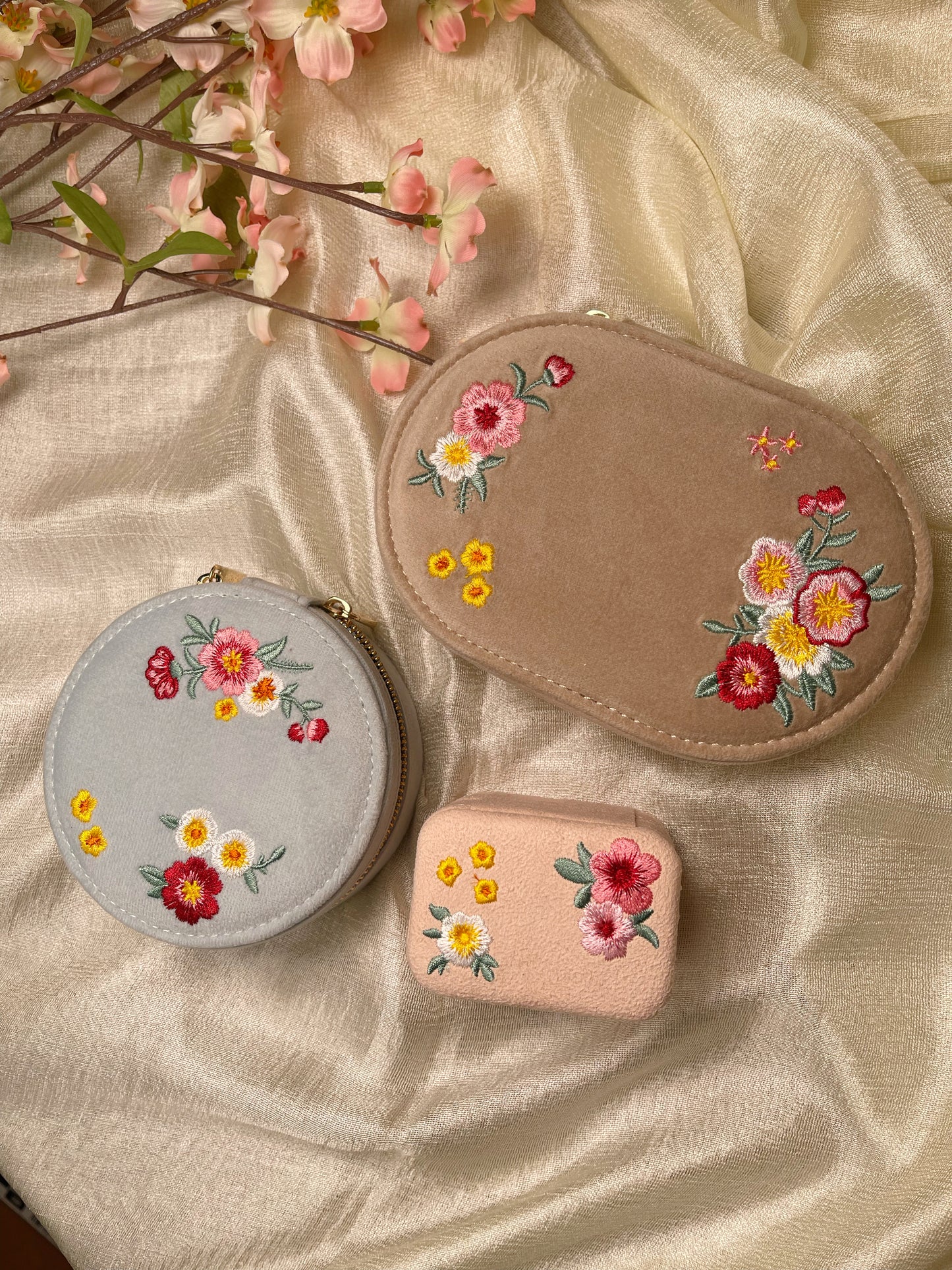 Pine Round Embroidered Jewelry Box