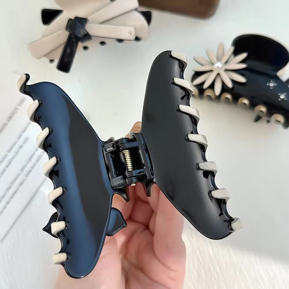 Petal Charm Claw Clip