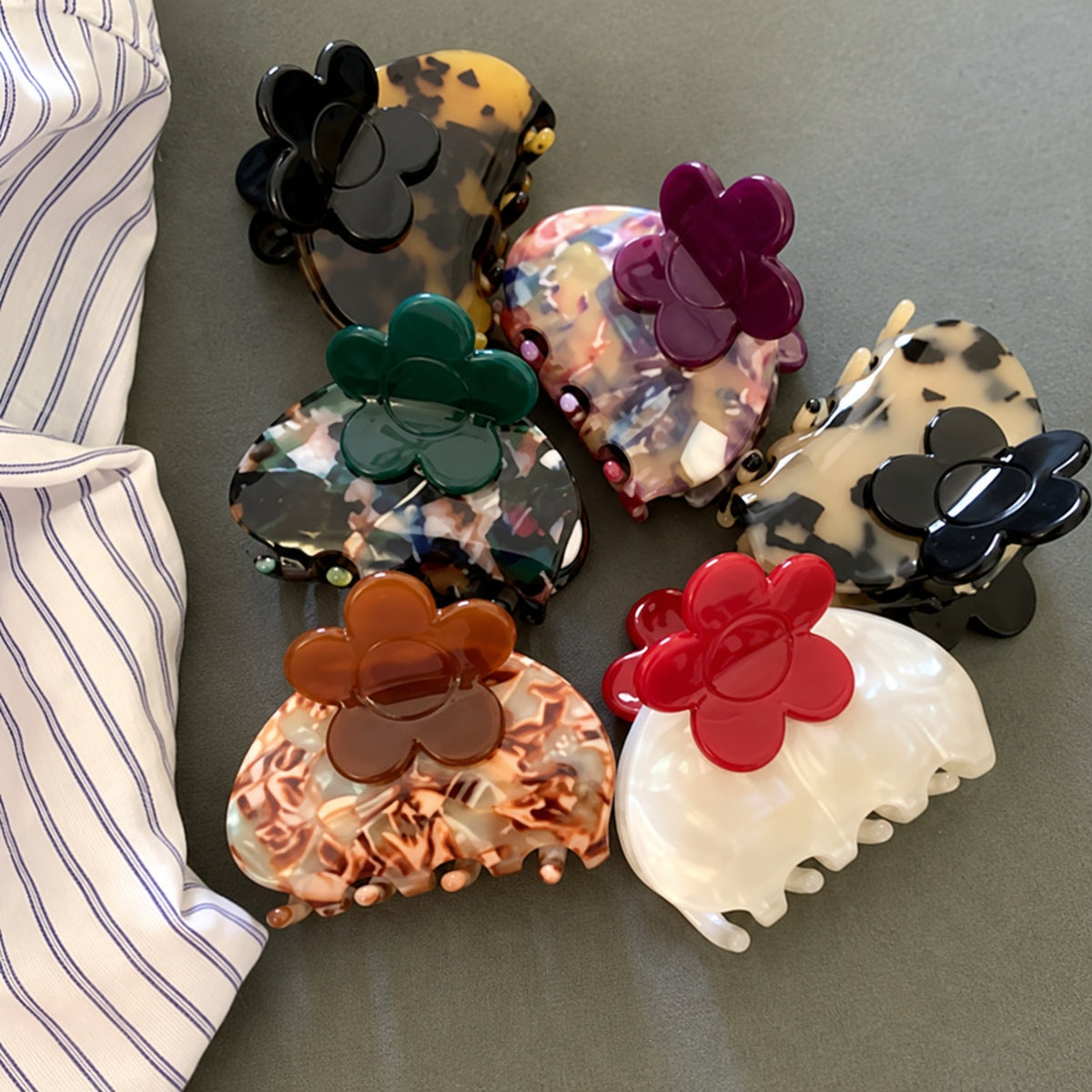 Flora Mosaic Claw Clip product photo