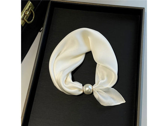 Ivoria Magnetic Buckle Scarf with Pearl