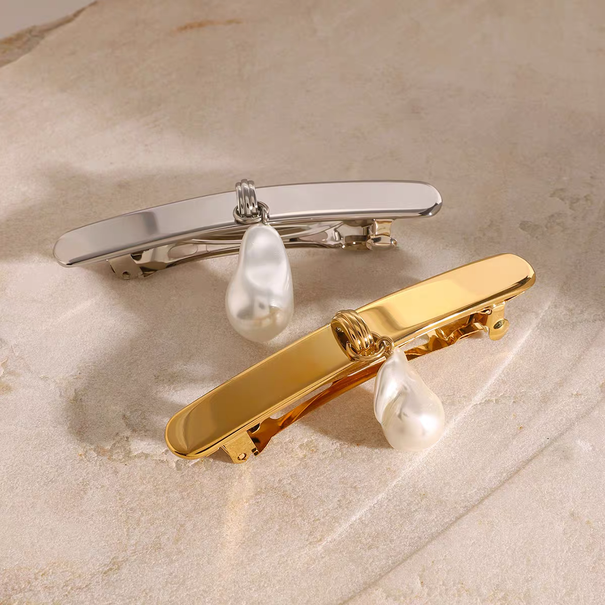 Gilded Pearl Baratte Clip