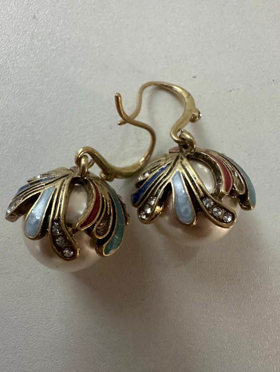 Mireva Glass Pearl Antique Earrings
