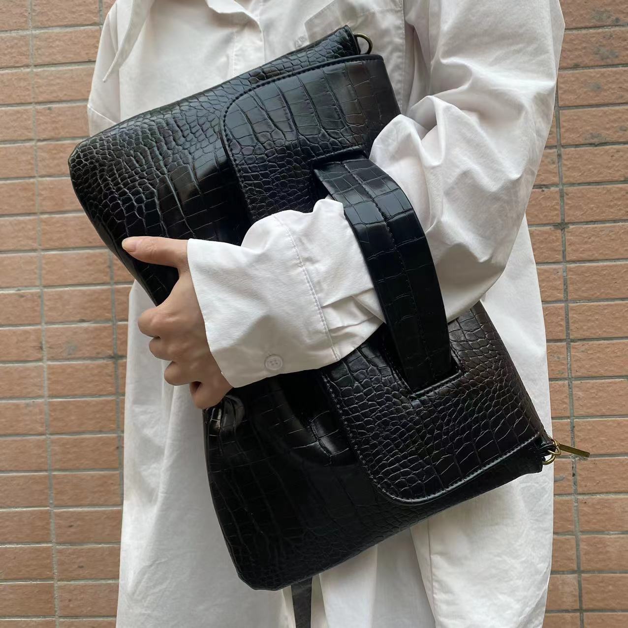 Maya Vegan Handbag (Black)