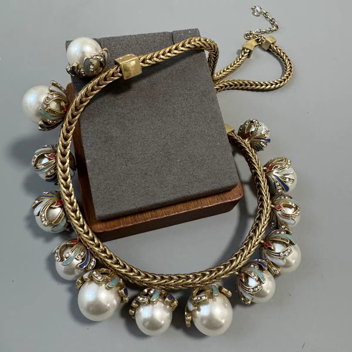 Mireva Glass Pearl Antique Necklace