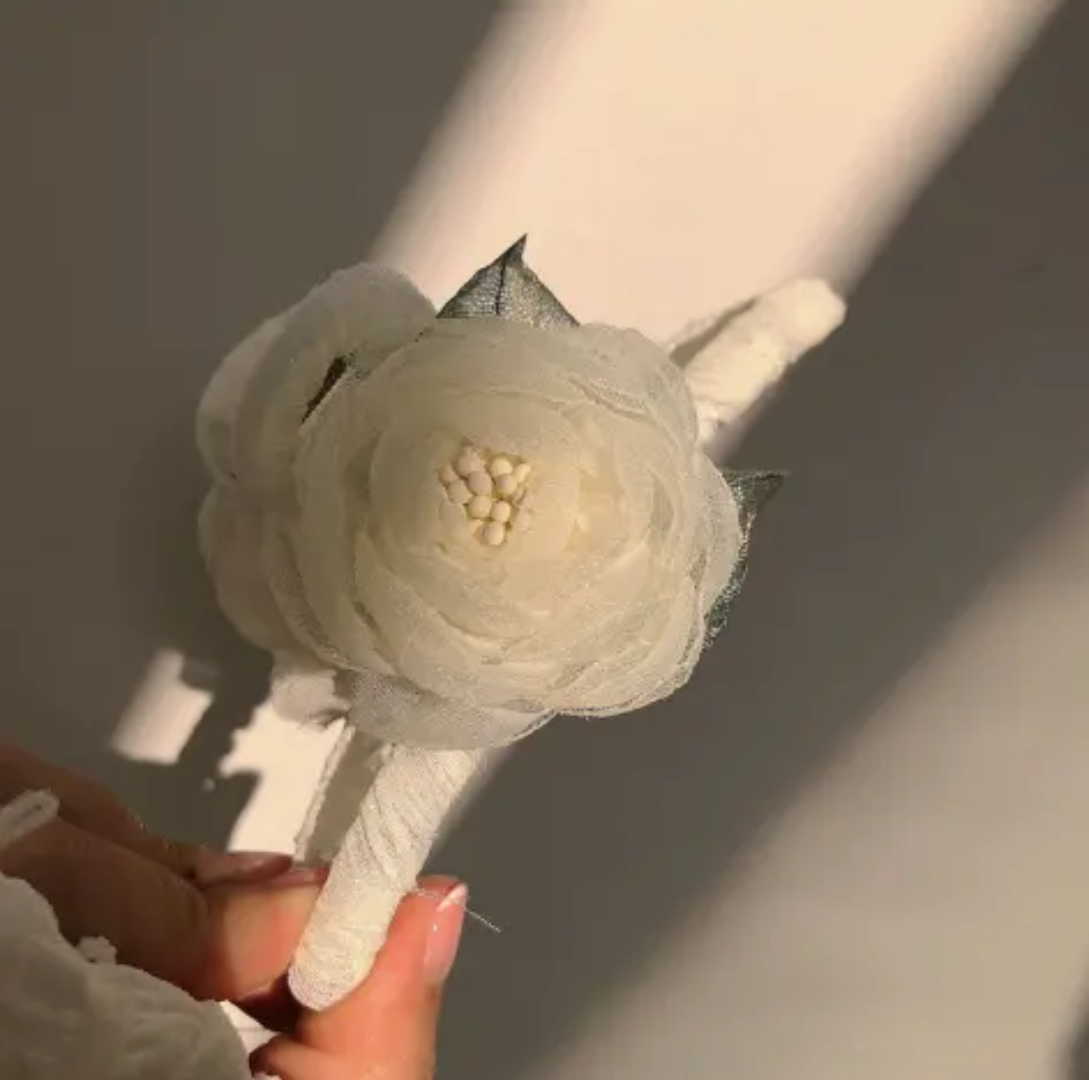Petaline Claw Clip