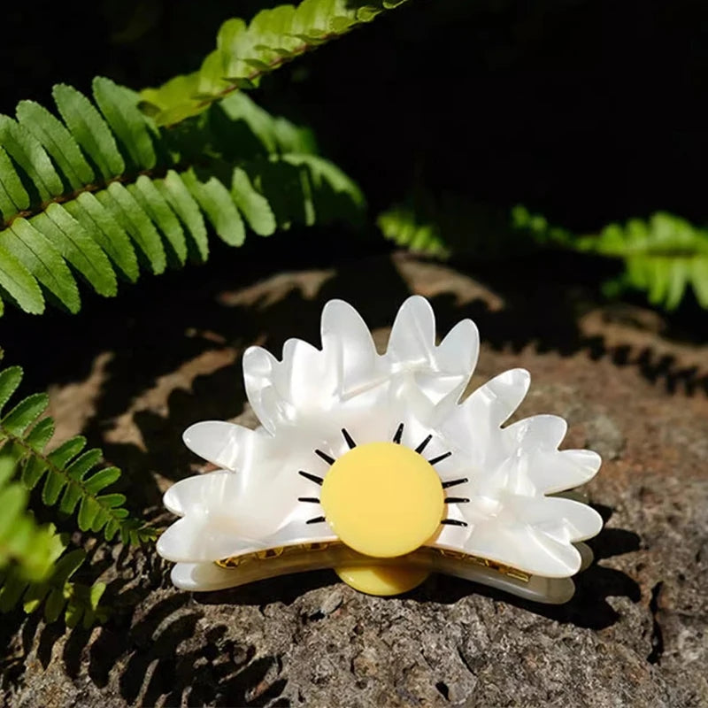 Daisy white Claw Clip