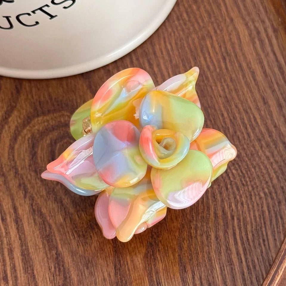 Ylena Claw Clip