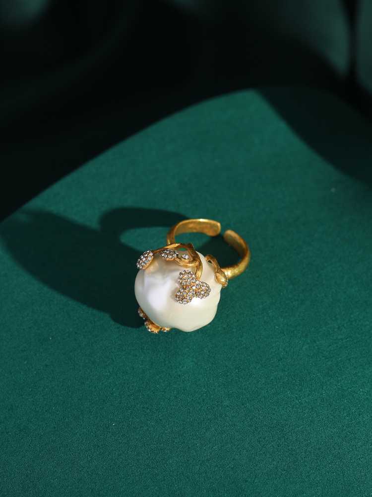 Mariselle Glass Pearl Antique Ring