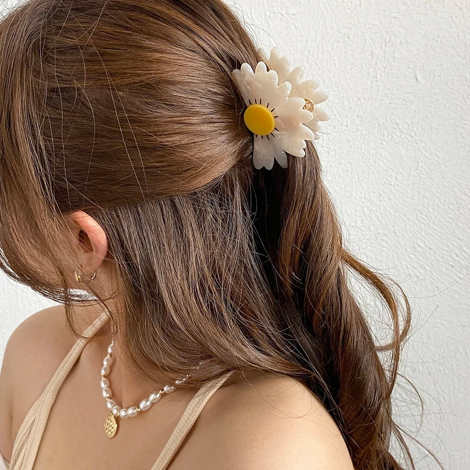 Daisy white Claw Clip