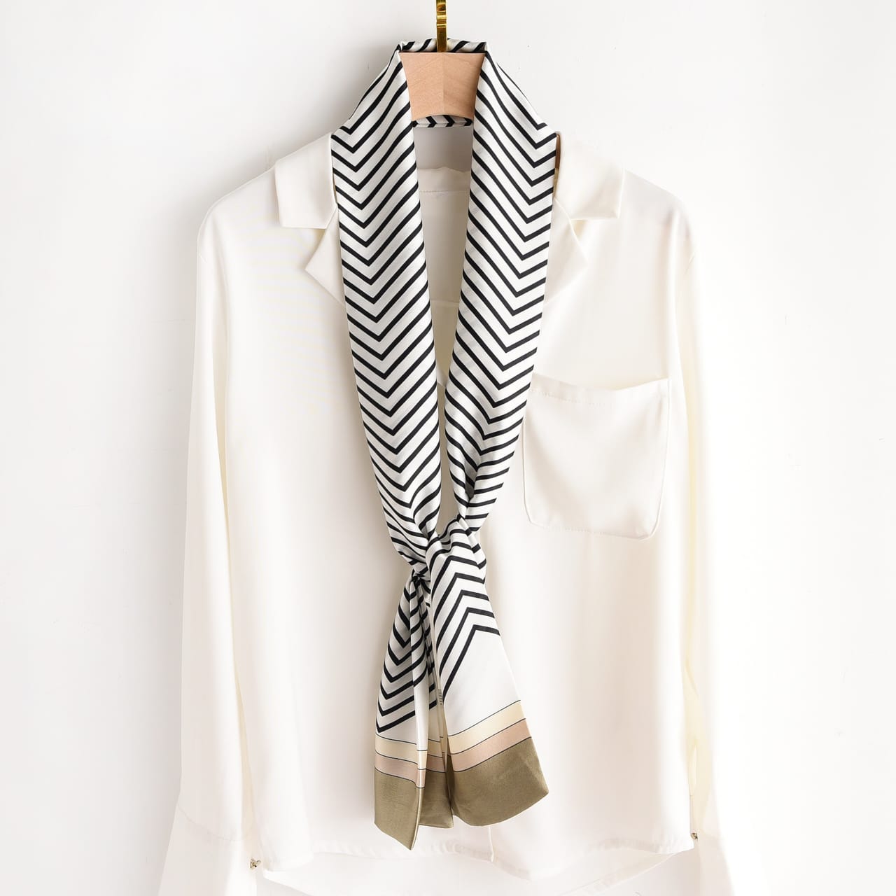 Aurum Line Necktie Scarf