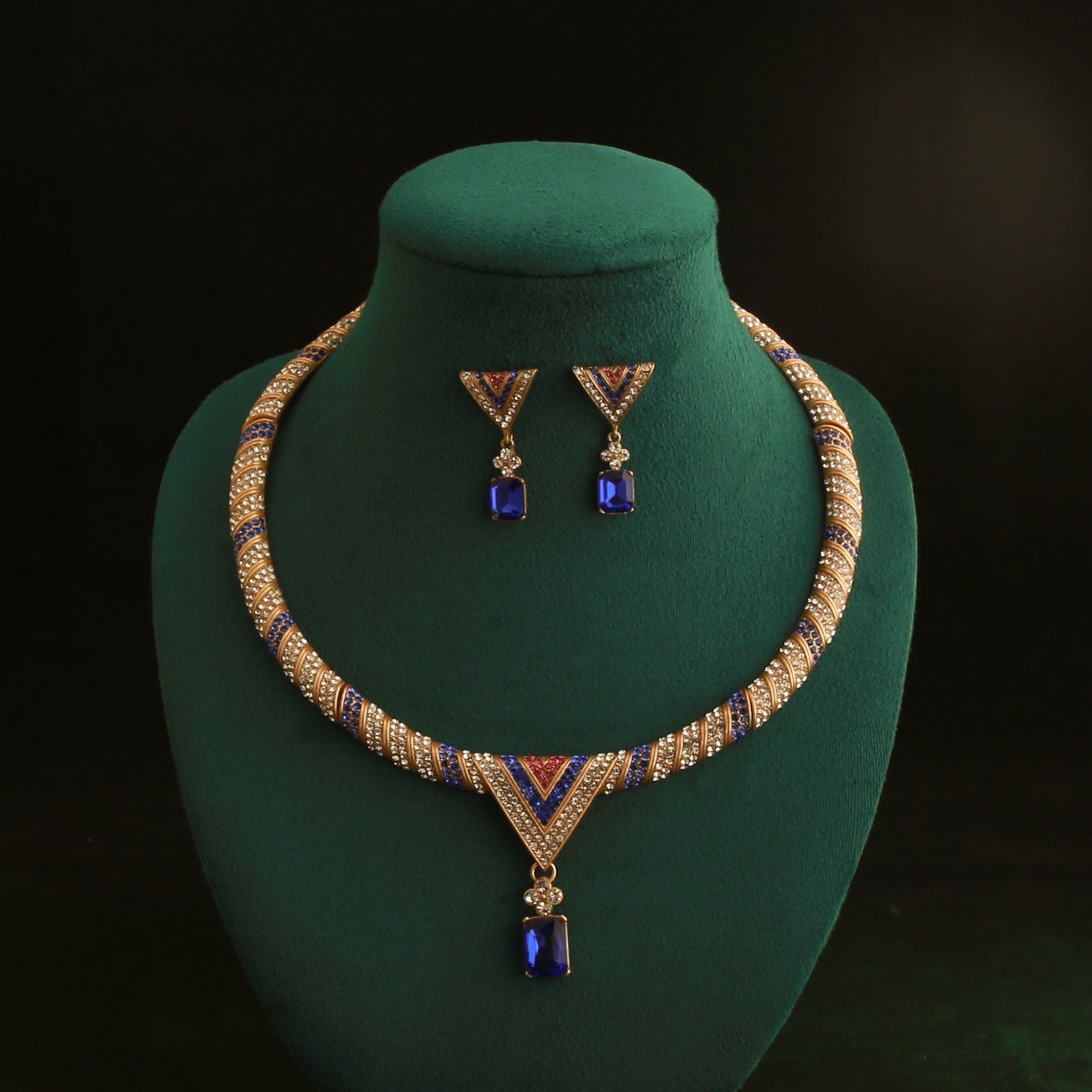 Elarise Blue Zirconia Antique Necklace