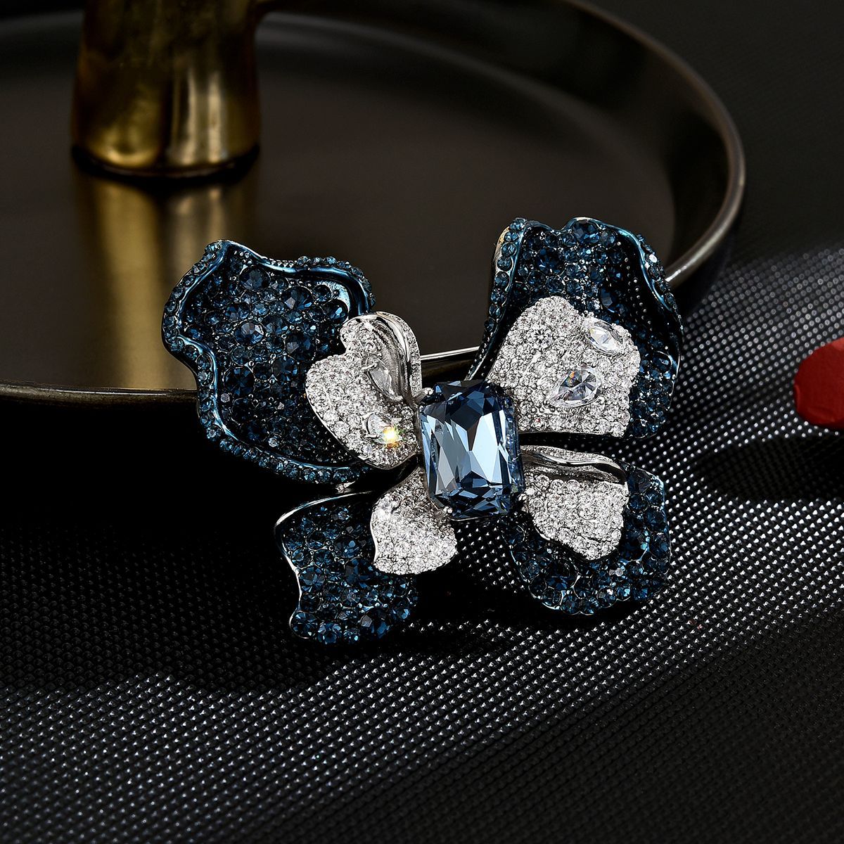 Monavine Zirconia Brooch
