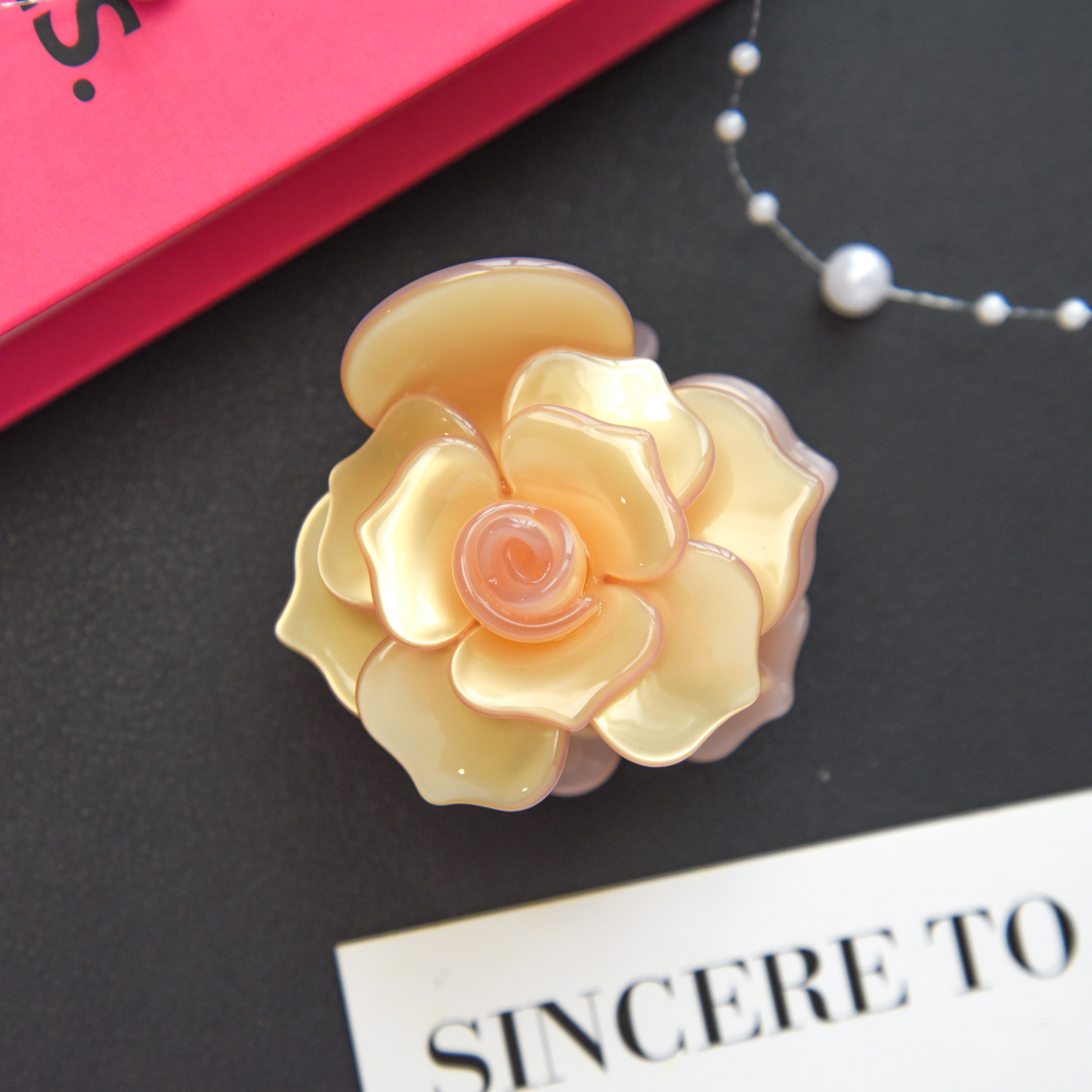 Primrose Claw Clip
