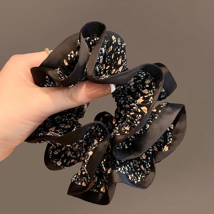 Zelle Scrunchie