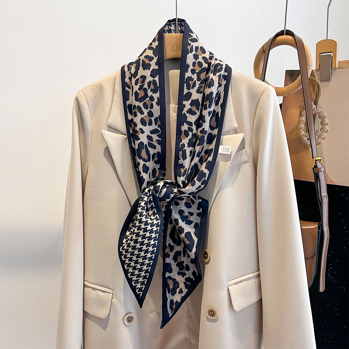 Leoparis Necktie Scarf