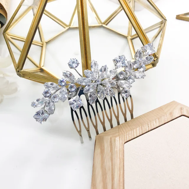 Noelle Zirconia Haircomb