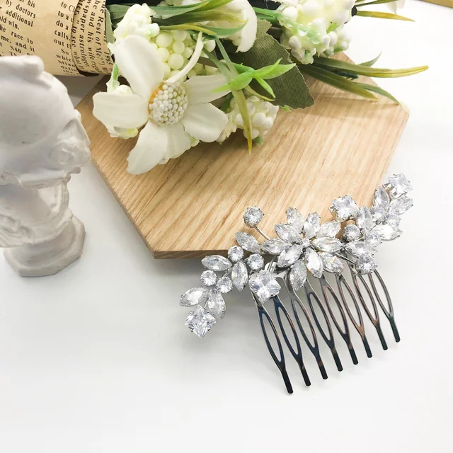 Noelle Zirconia Haircomb