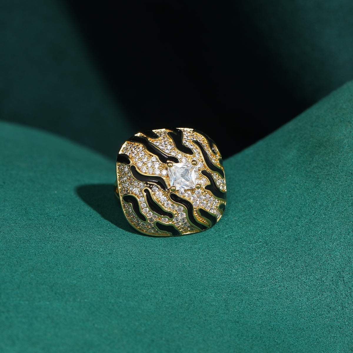 Golden Onyx Antique Ring