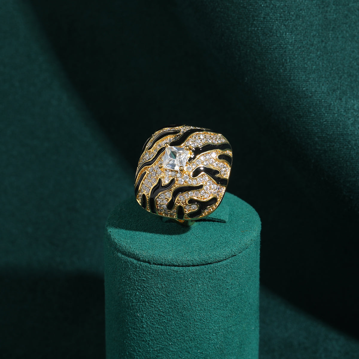 Golden Onyx Antique Ring