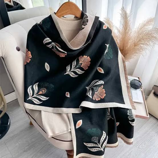 Noir Garden Shawl