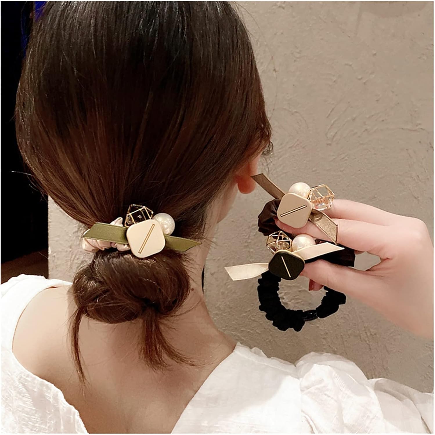 Pearl Whirl Hair Tie