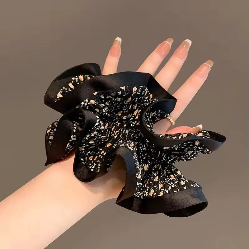 Zelle Scrunchie