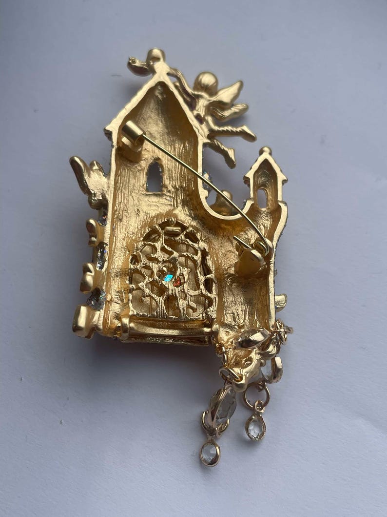 Pixie Nook Brooch