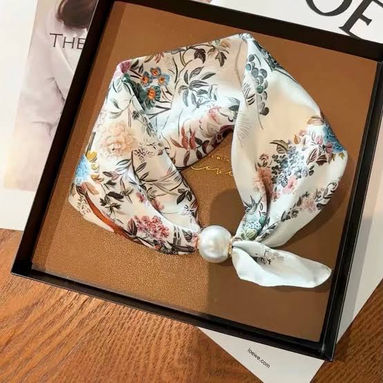 Meadow Muse Magnetic Buckle Scarf with Pearl