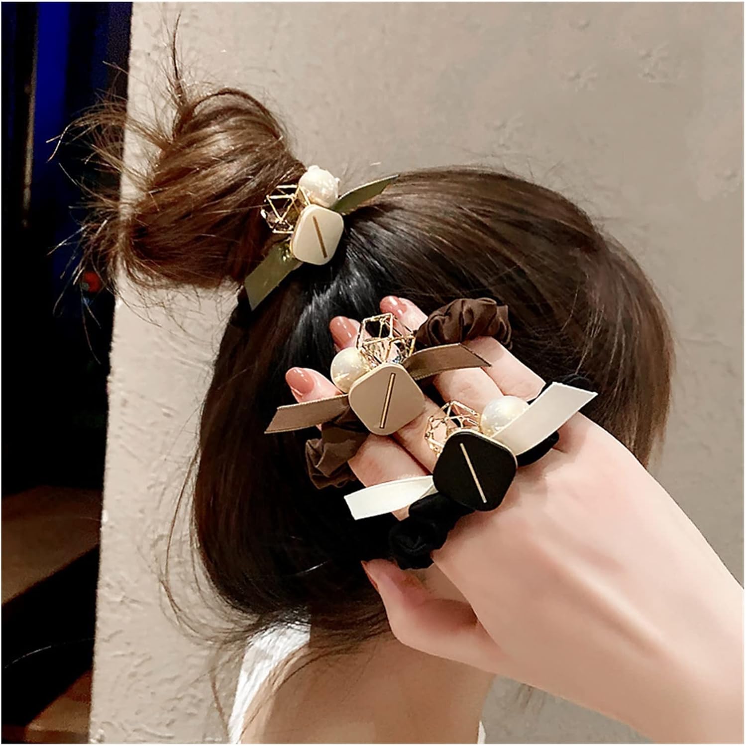 Pearl Whirl Hair Tie