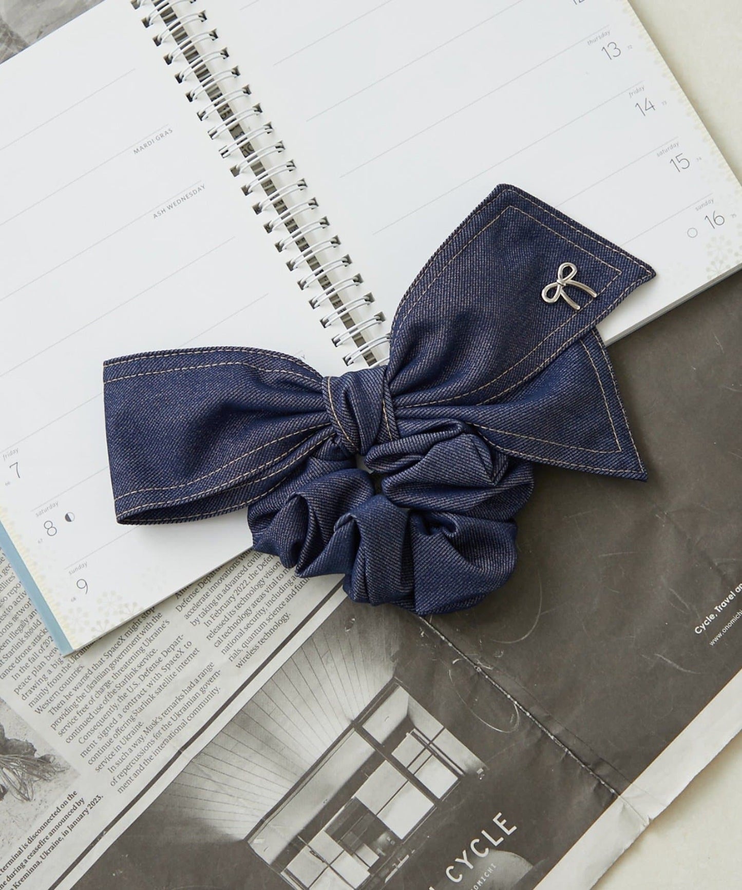 Velin Bow Scrunchie