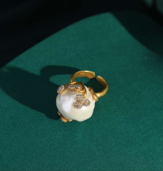 Mariselle Glass Pearl Antique Ring