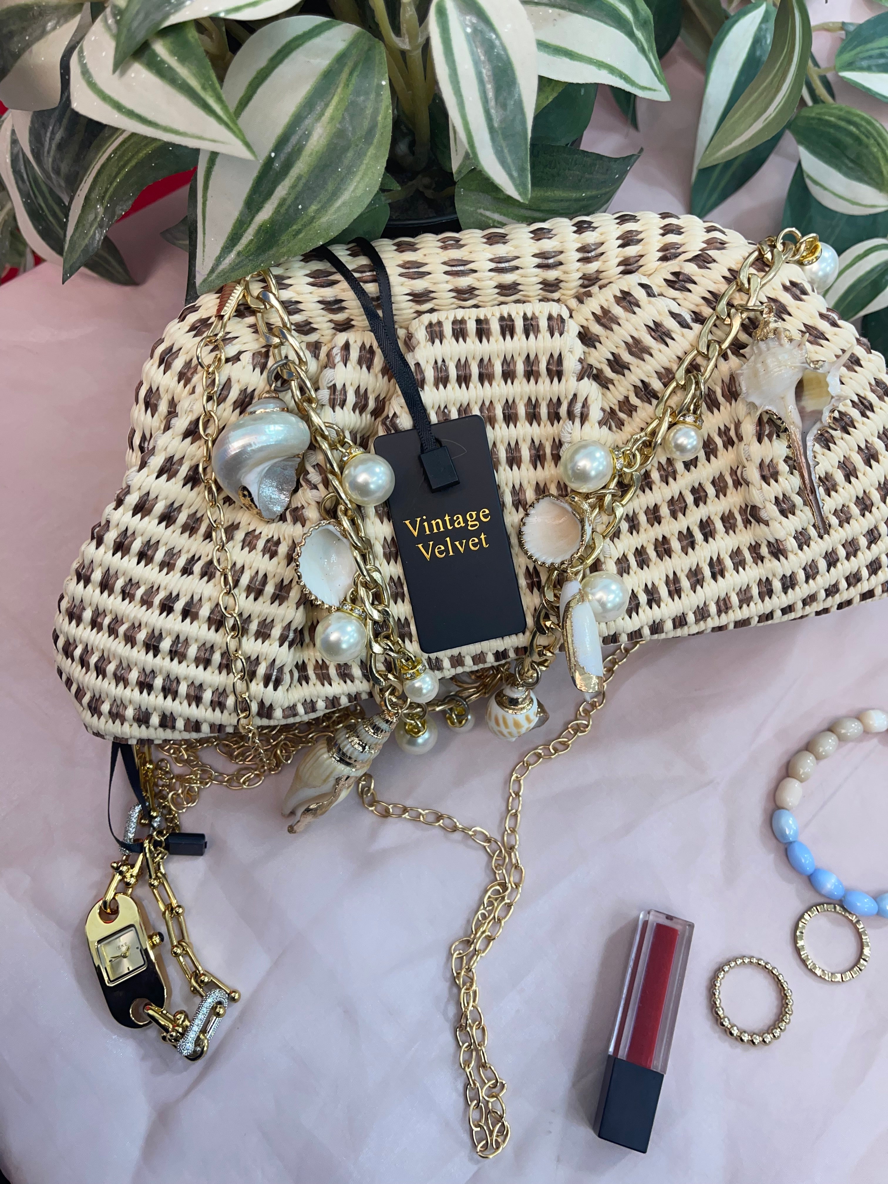 Ielora Evening Bag With Shell Chain