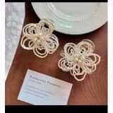 Pearl Vine Claw Clip product photo