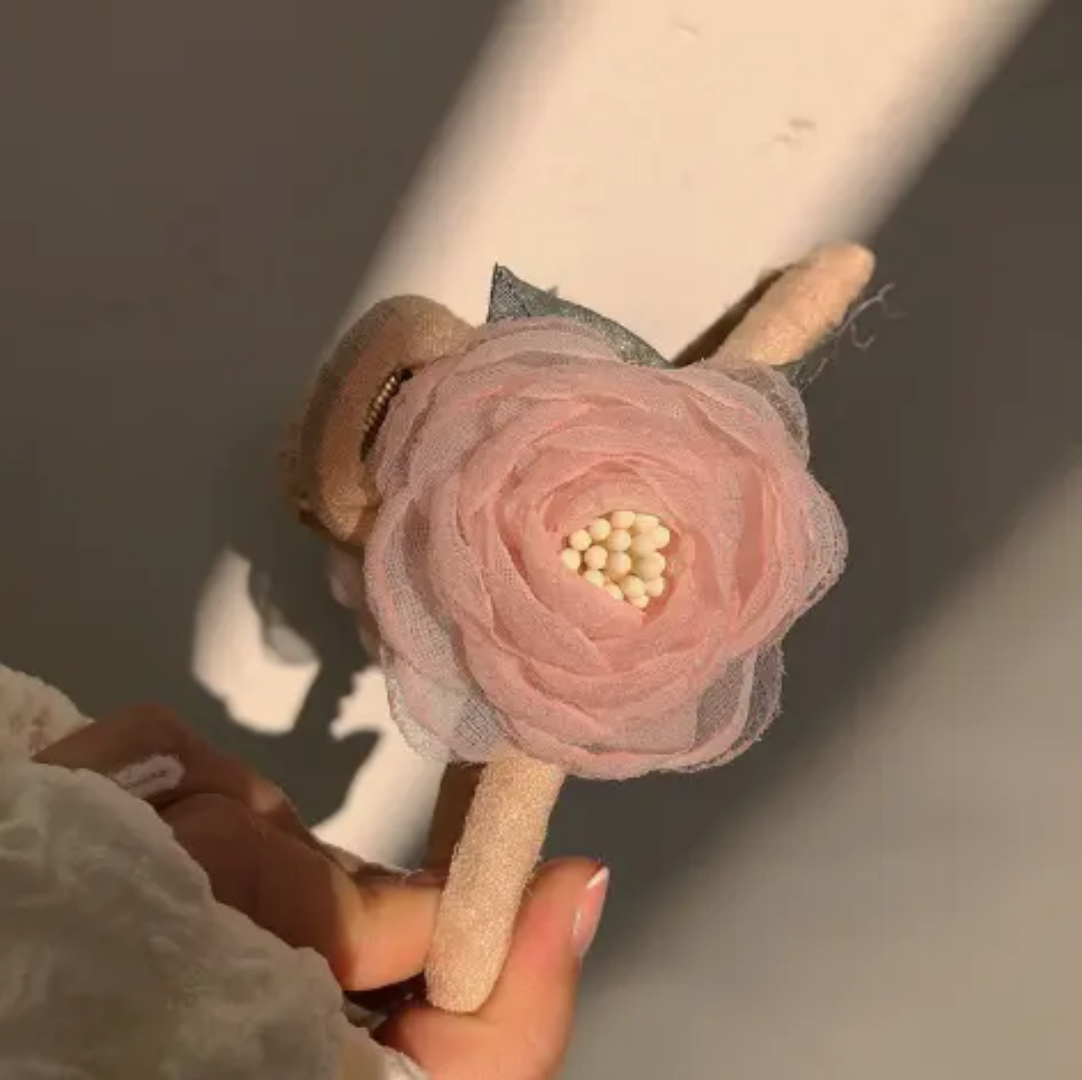 Petaline Claw Clip