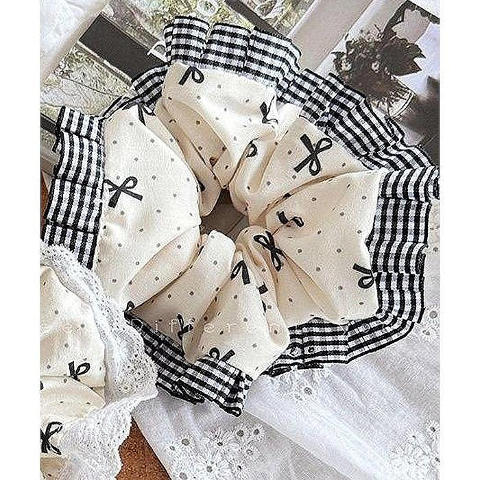 Dainty Scrunchie