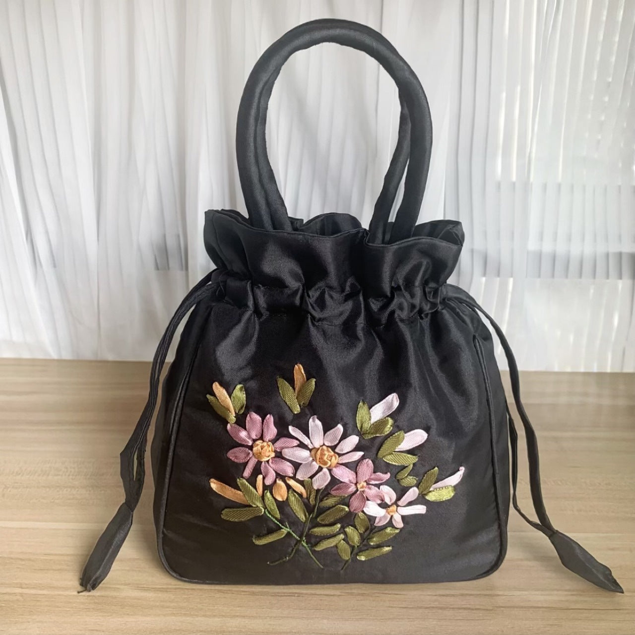 Roselle Gift Pouch (Black)