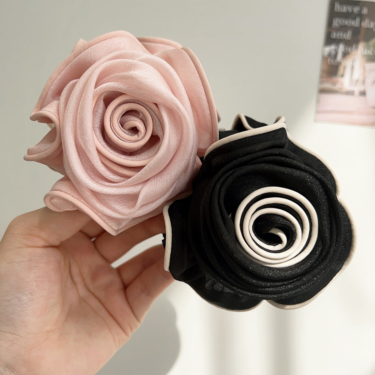 Celestia Rose Claw Clip