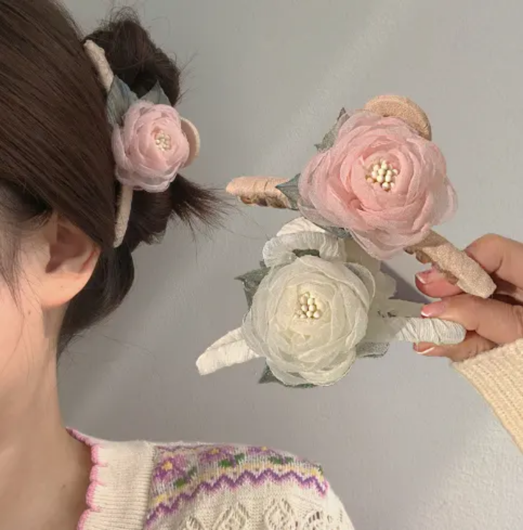 Petaline Claw Clip