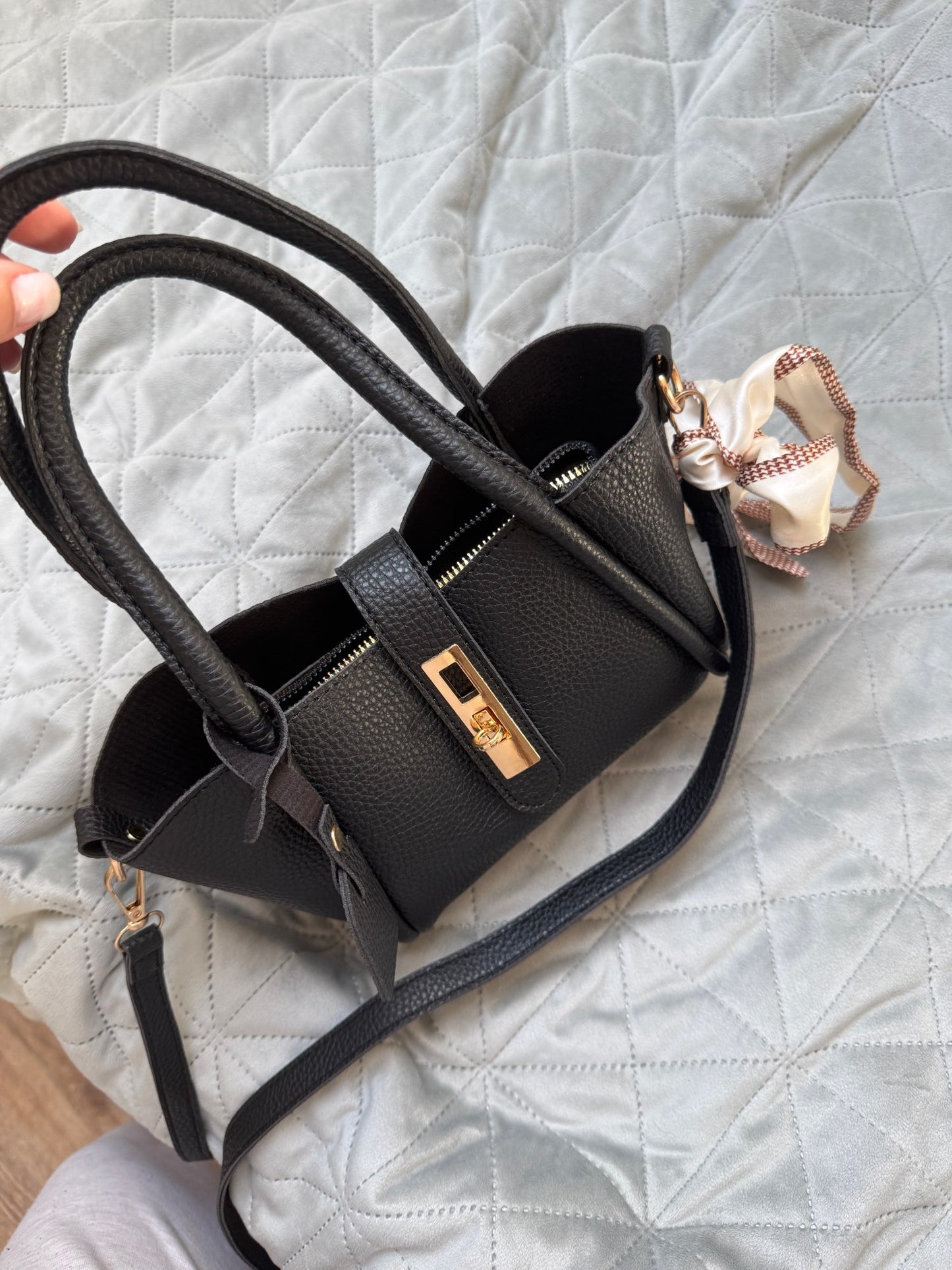 Prestora Handbag with Scarf (Black)