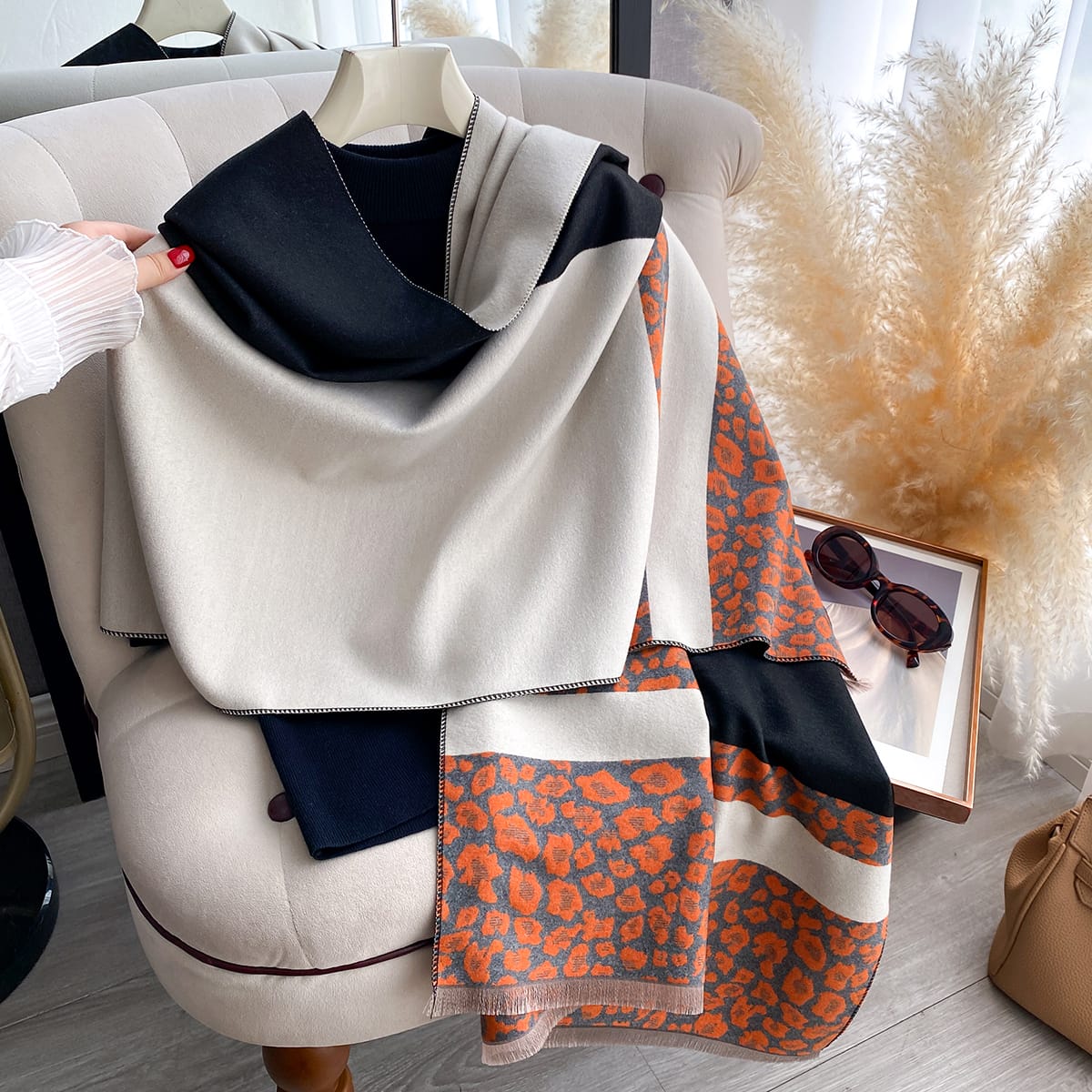 Noevia Shawl