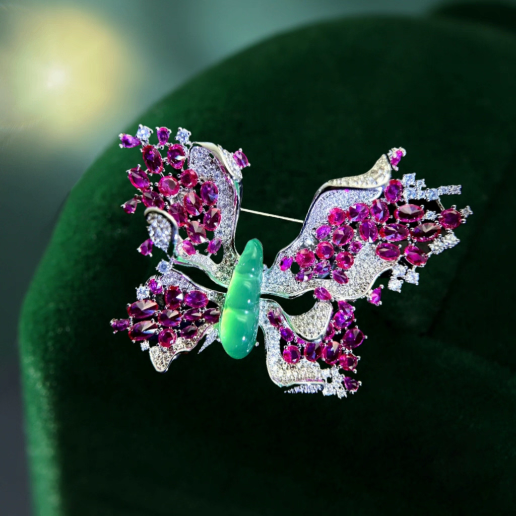 Rosafly Zirconia Brooch