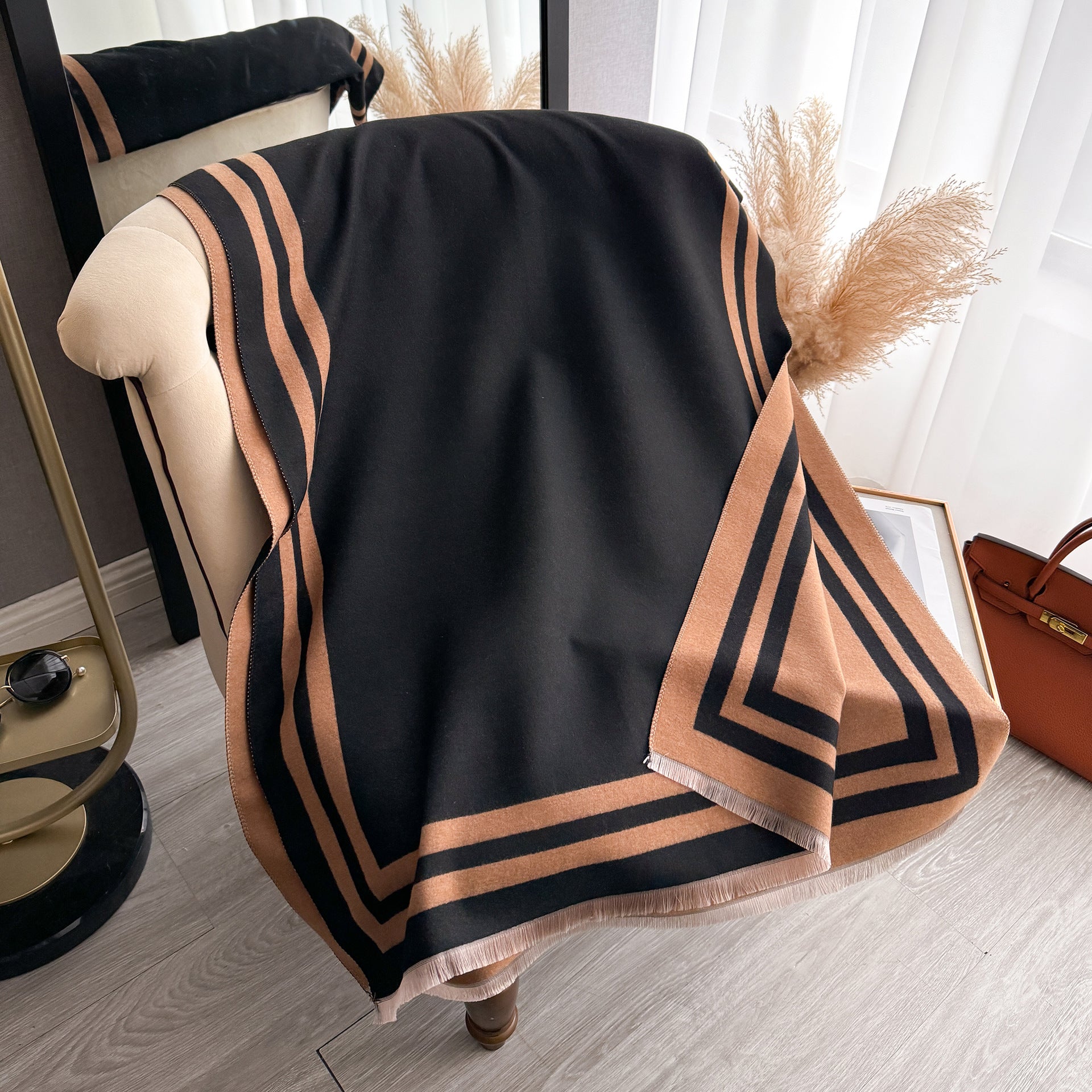 Line Noir Shawl